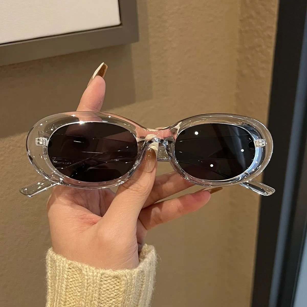 Retro Oval White Frame Cat-Eye Sunglasses | UV400 Face-Slimming Trendy Eyewear for Women O1CN01iQEXBc267GZh7qBCj 2216310267614 0 Cib