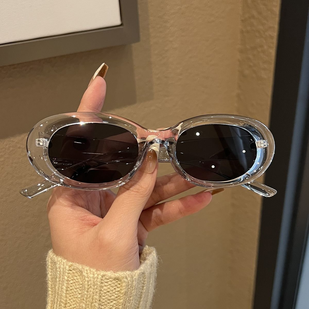 Retro Oval White Frame Cat-Eye Sunglasses | UV400 Face-Slimming Trendy Eyewear for Women O1CN01jUzcJl267GYCAmdLO 2216310267614 0 Cib