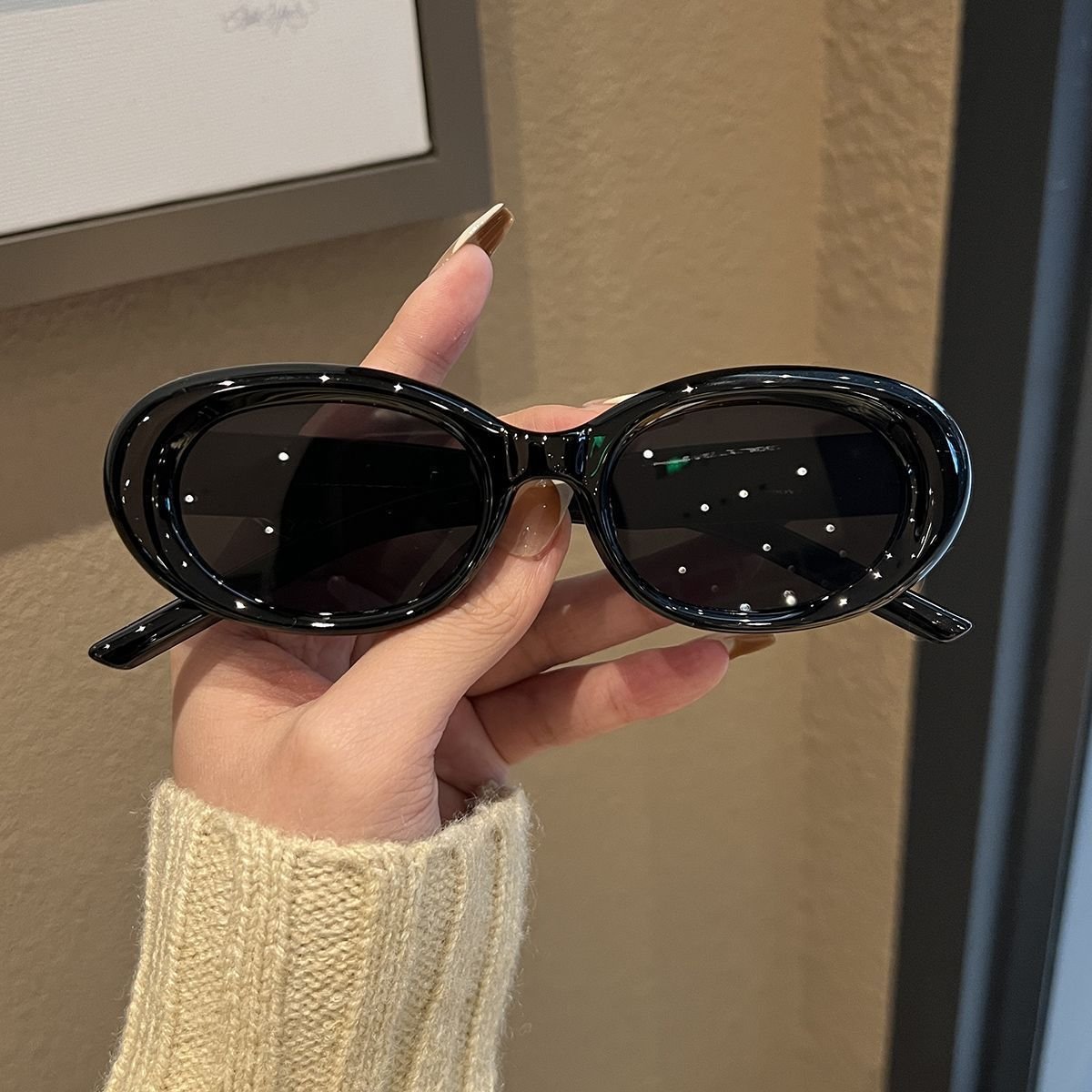 Retro Oval White Frame Cat-Eye Sunglasses | UV400 Face-Slimming Trendy Eyewear for Women O1CN01oTh0Gn267GY4Q2jdX 2216310267614 0 Cib